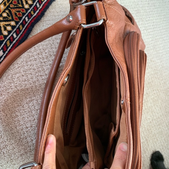 Danier leather purse - Picture 2 of 11